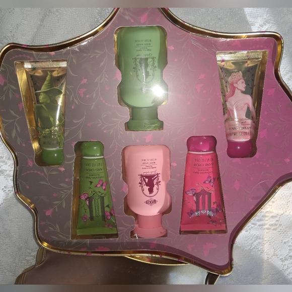 NEW Sealed WICKED Bath Gift Set in Keepsake Collection Tin - Picture 2 of 8